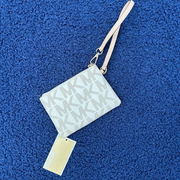 Michael Kors small signature wristlet - Picture 2 of 3